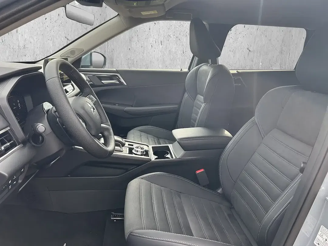 Mitsubishi Outlander - Thumbnail 9