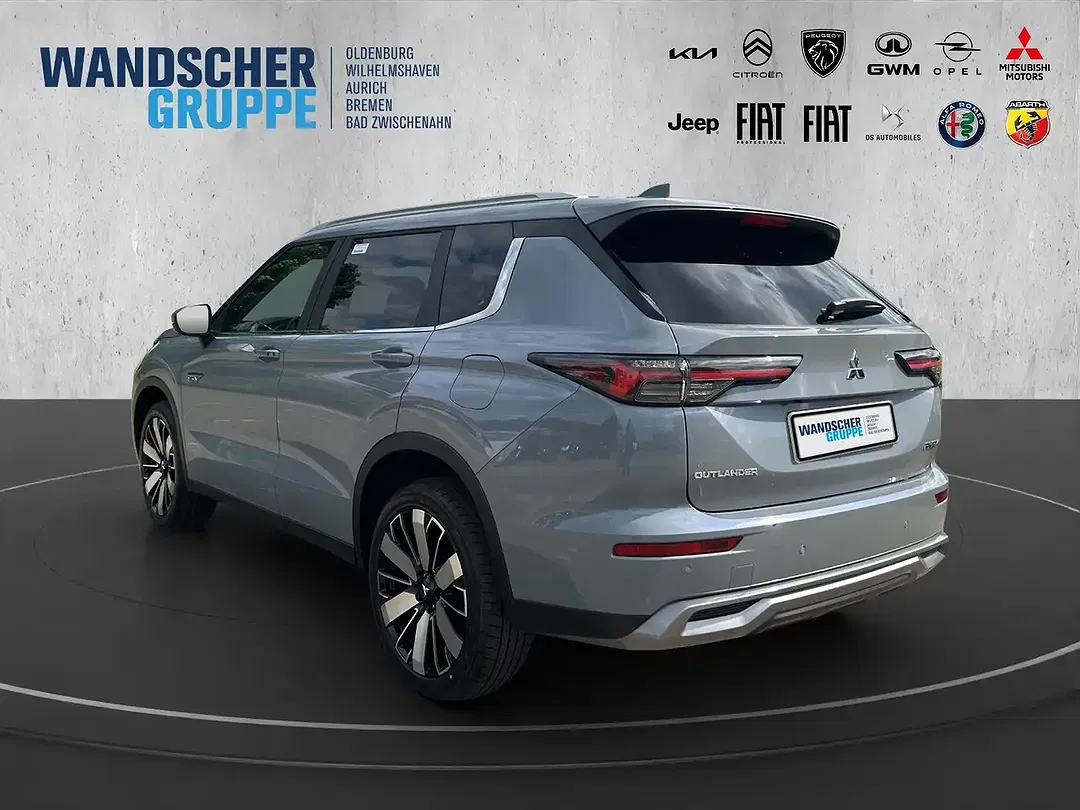 Mitsubishi Outlander - Thumbnail 3