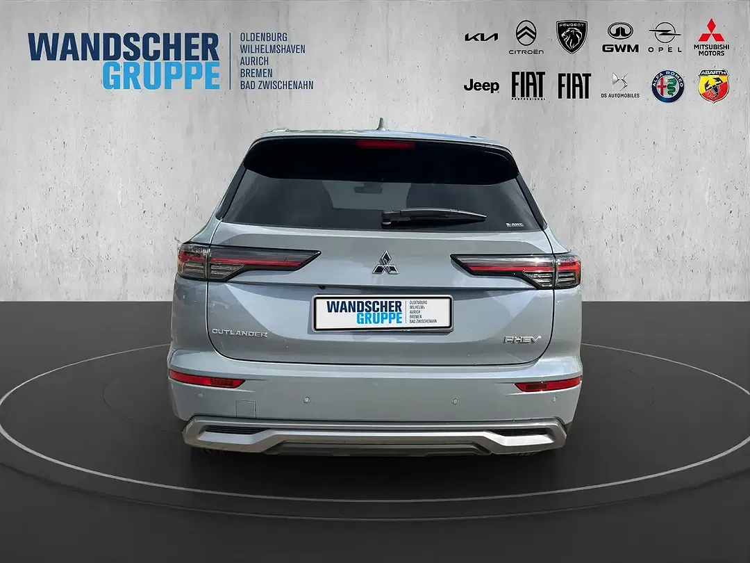 Mitsubishi Outlander - Thumbnail 4