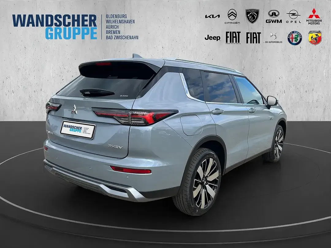 Mitsubishi Outlander - Thumbnail 5