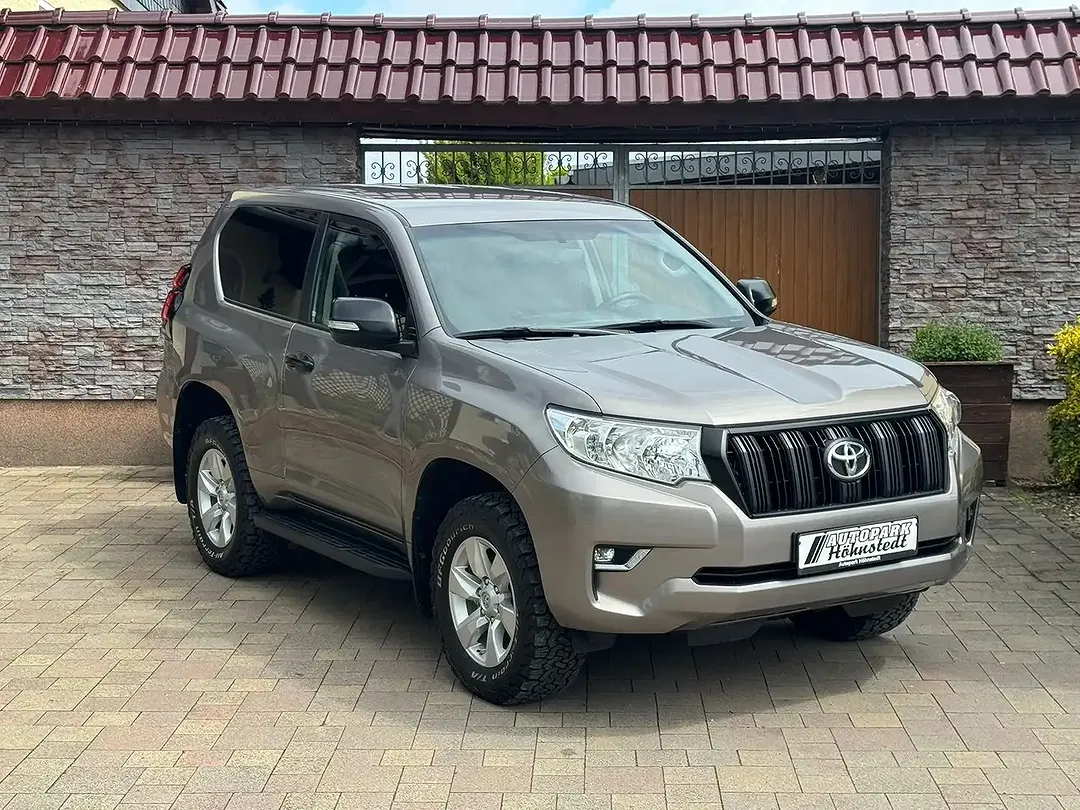 Toyota Land Cruiser - Thumbnail 2