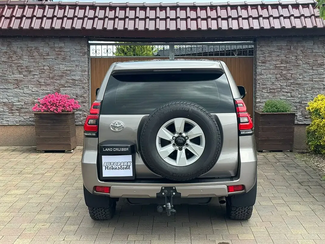 Toyota Land Cruiser - Thumbnail 3