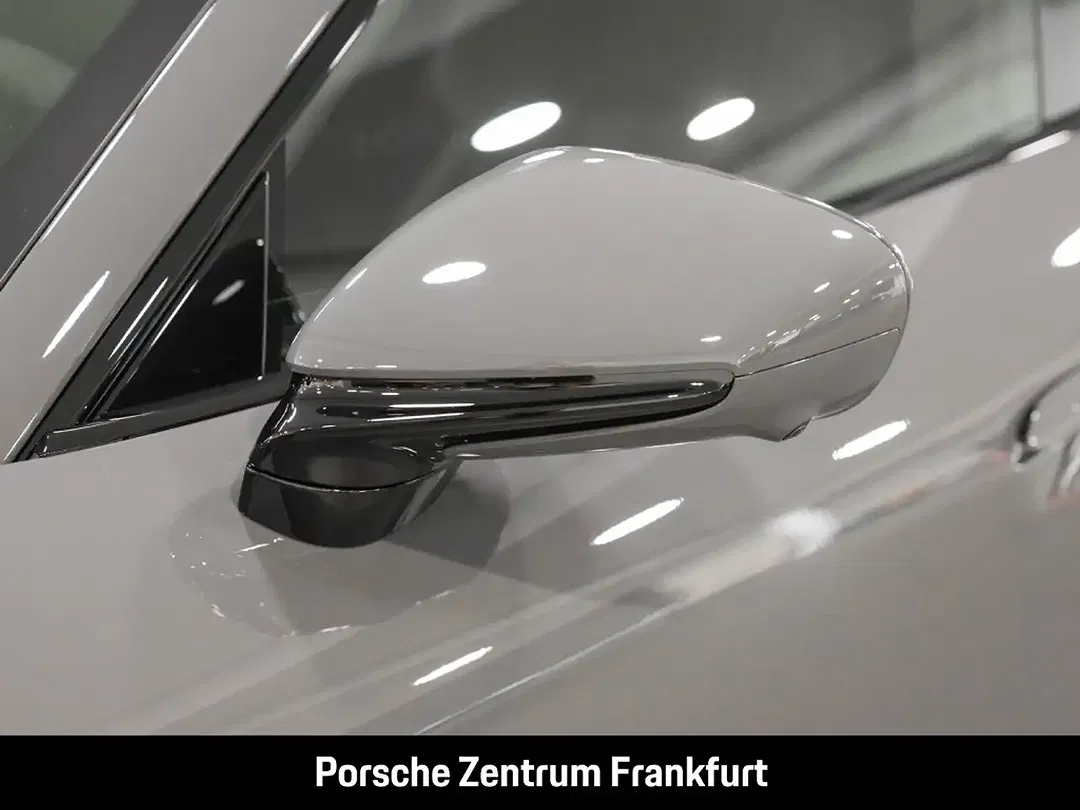 Porsche Taycan - Thumbnail 10