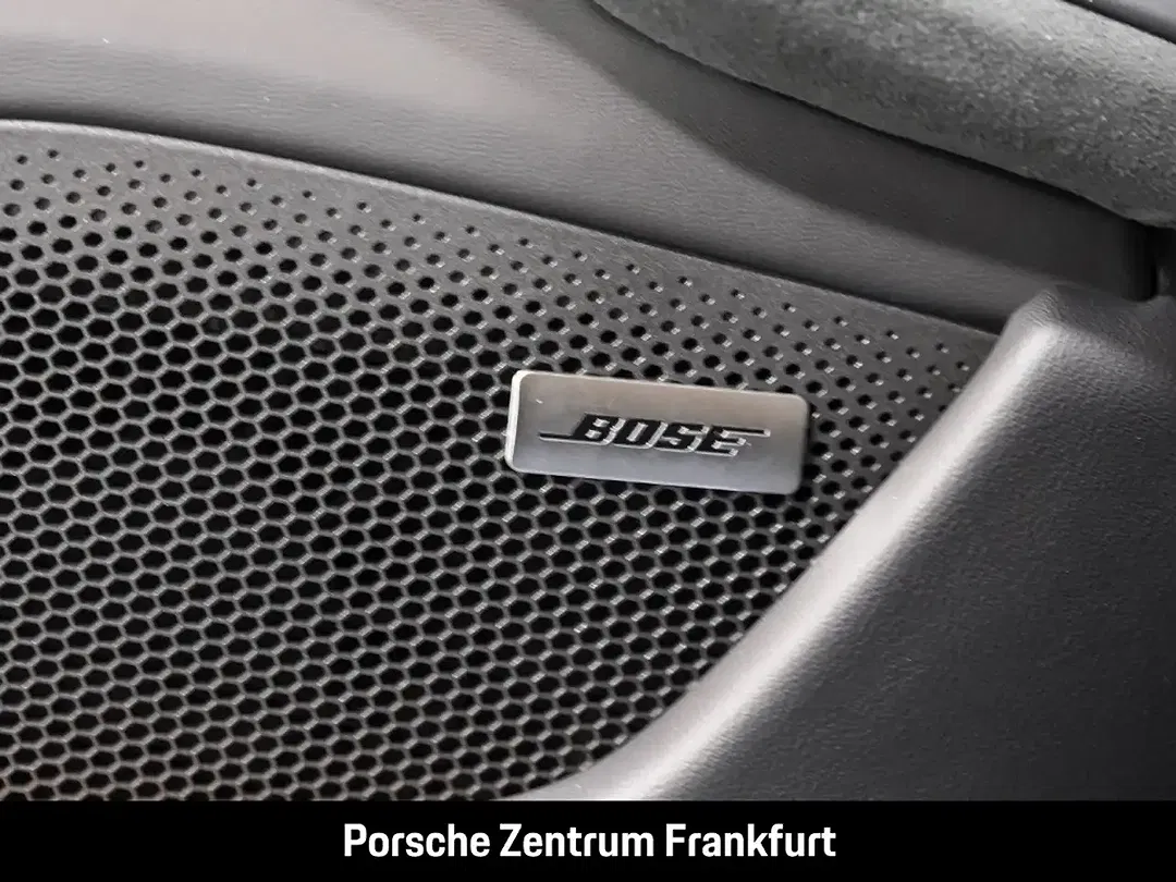 Porsche Taycan - Thumbnail 14