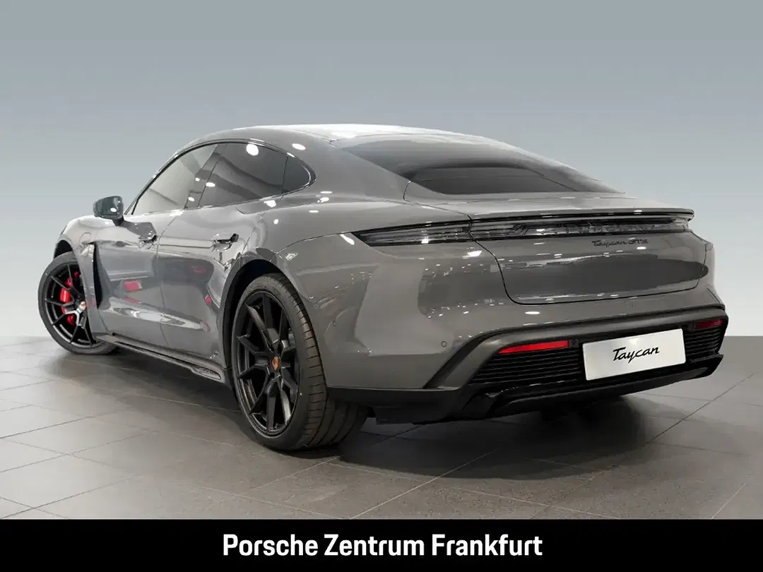 Porsche Taycan - Thumbnail 3