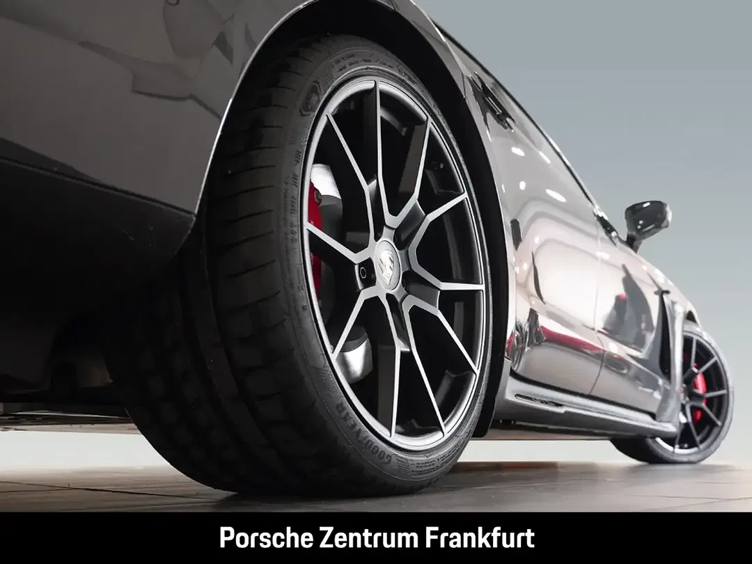 Porsche Taycan - Thumbnail 6