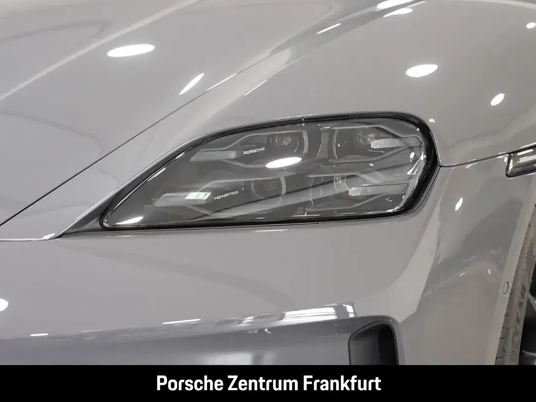 Porsche Taycan - Thumbnail 7