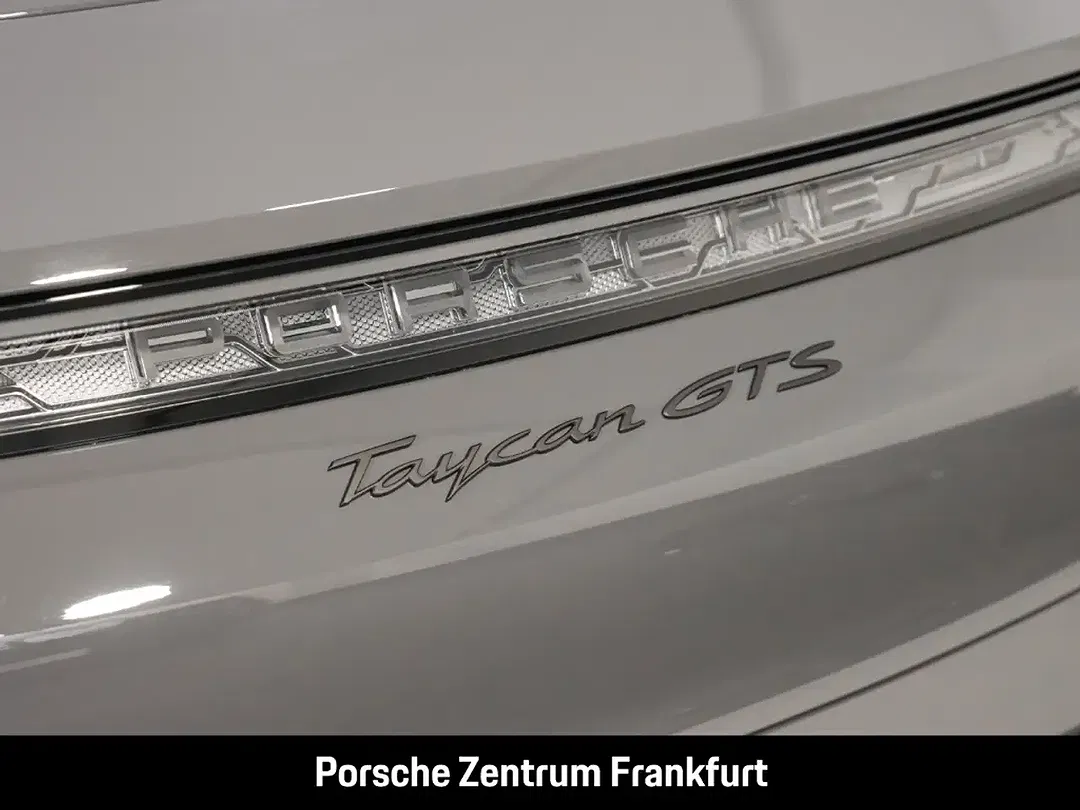 Porsche Taycan - Thumbnail 9