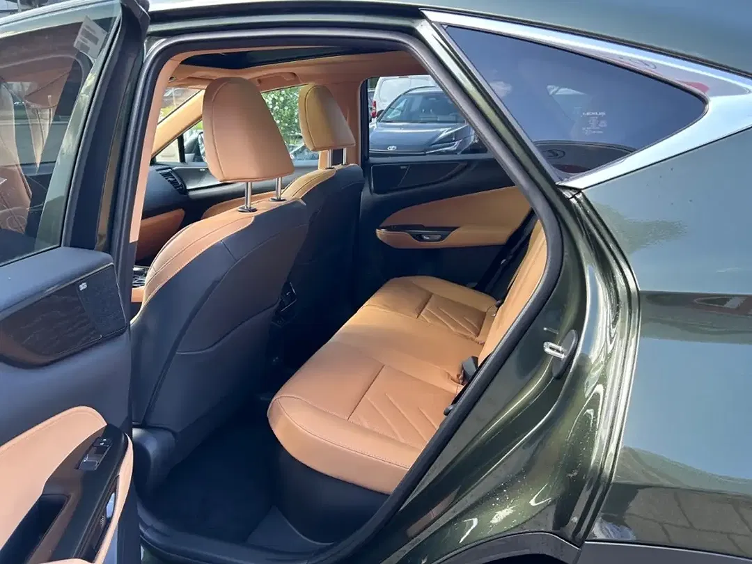 Lexus NX 450h+ - Thumbnail 10