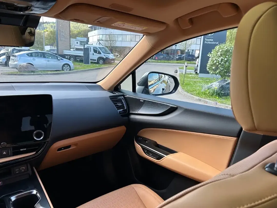 Lexus NX 450h+ - Thumbnail 14