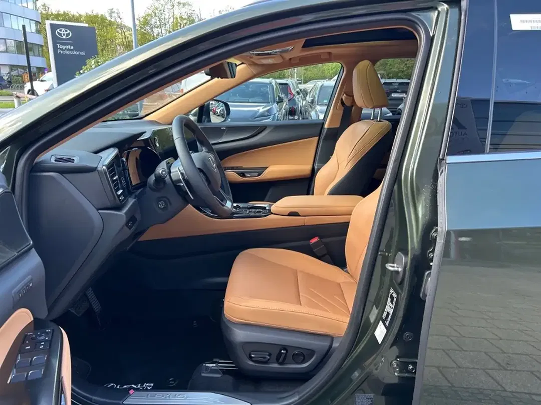 Lexus NX 450h+ - Thumbnail 9