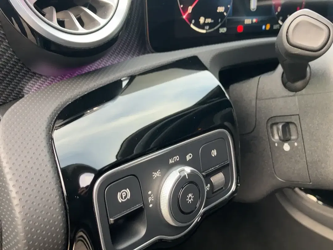 Mercedes-Benz A 180 - Thumbnail 13