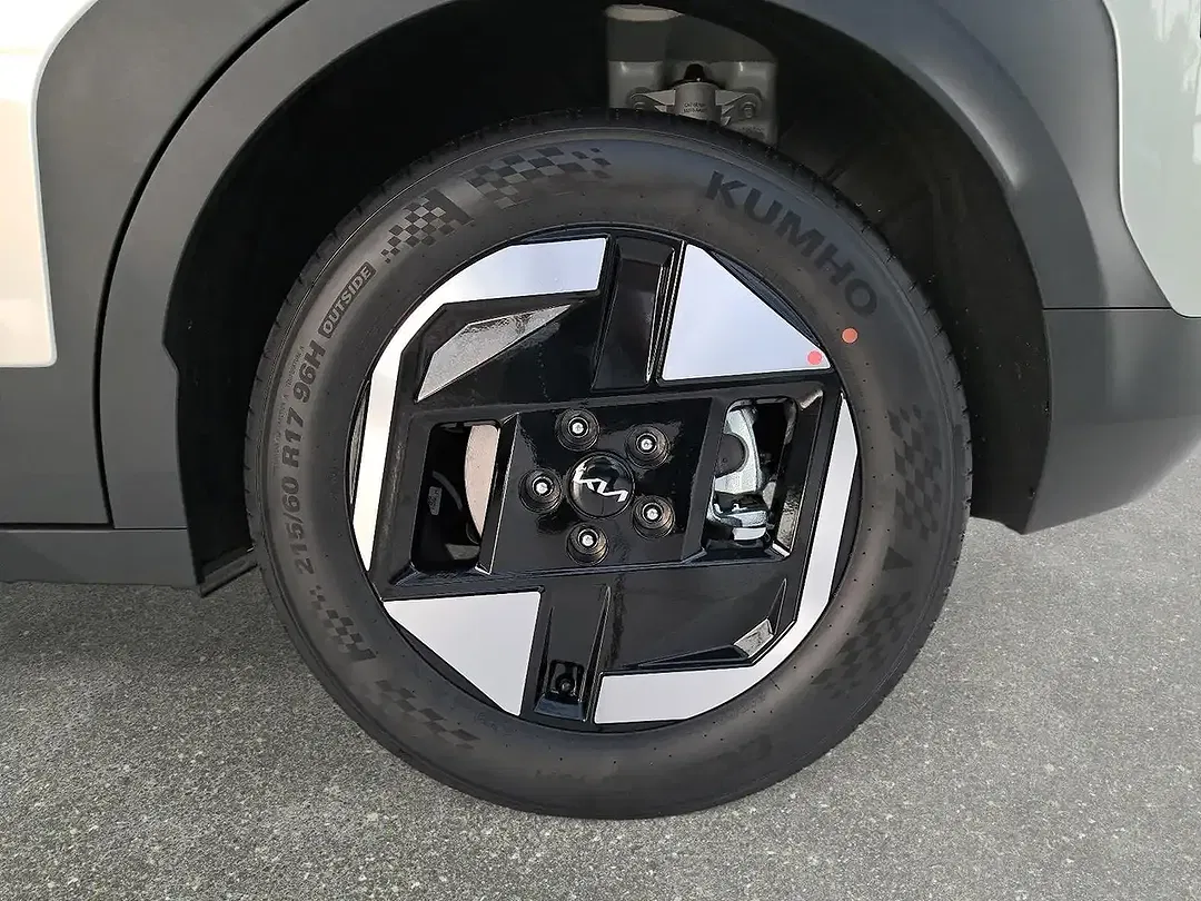 Kia EV3 - Thumbnail 6