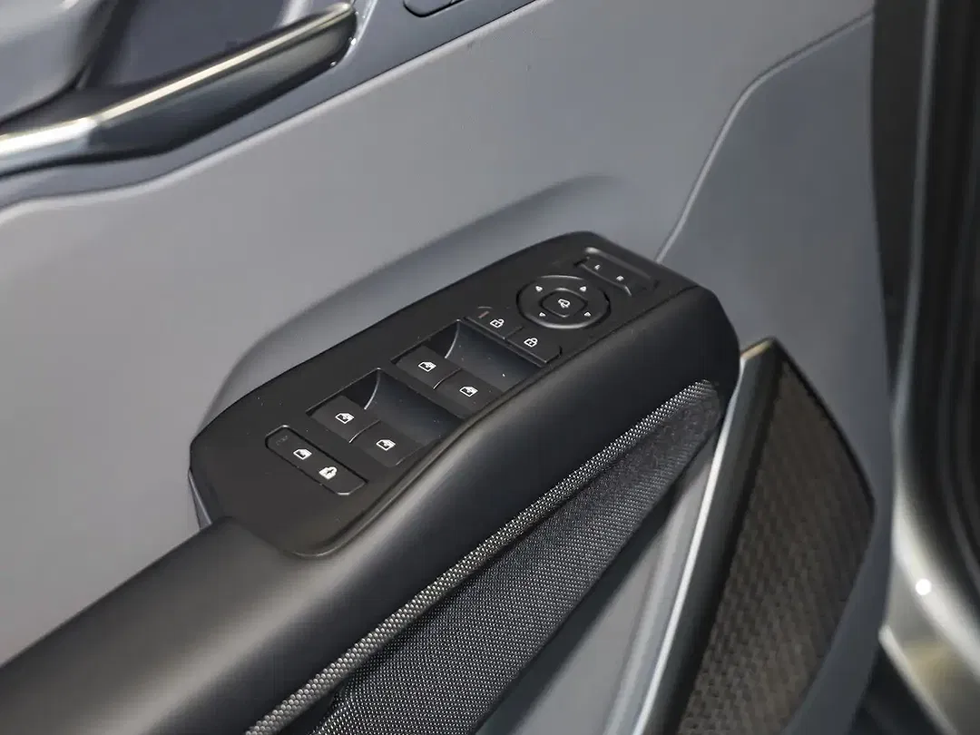 Kia EV9 - Thumbnail 12