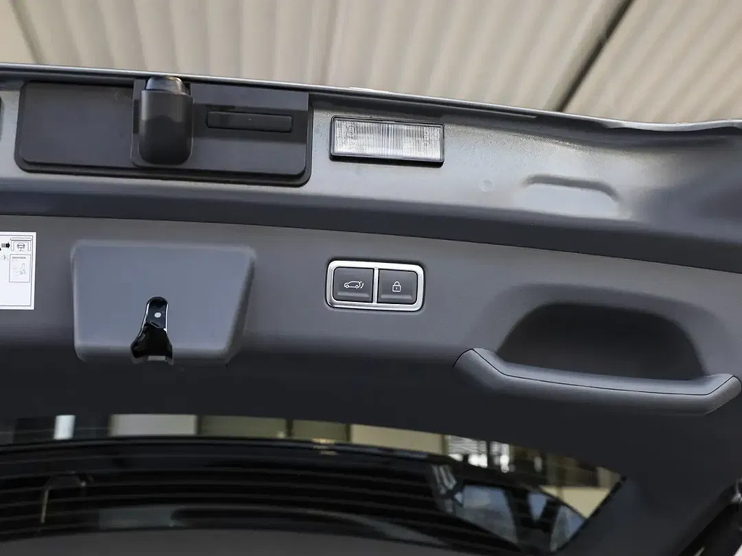 Kia EV9 - Thumbnail 7