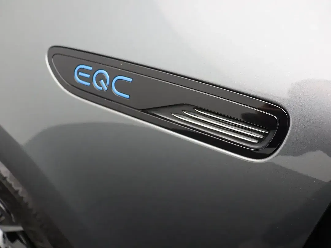 Mercedes-Benz EQC 400 - Thumbnail 8