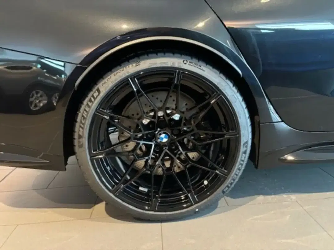 BMW M3 - Thumbnail 4