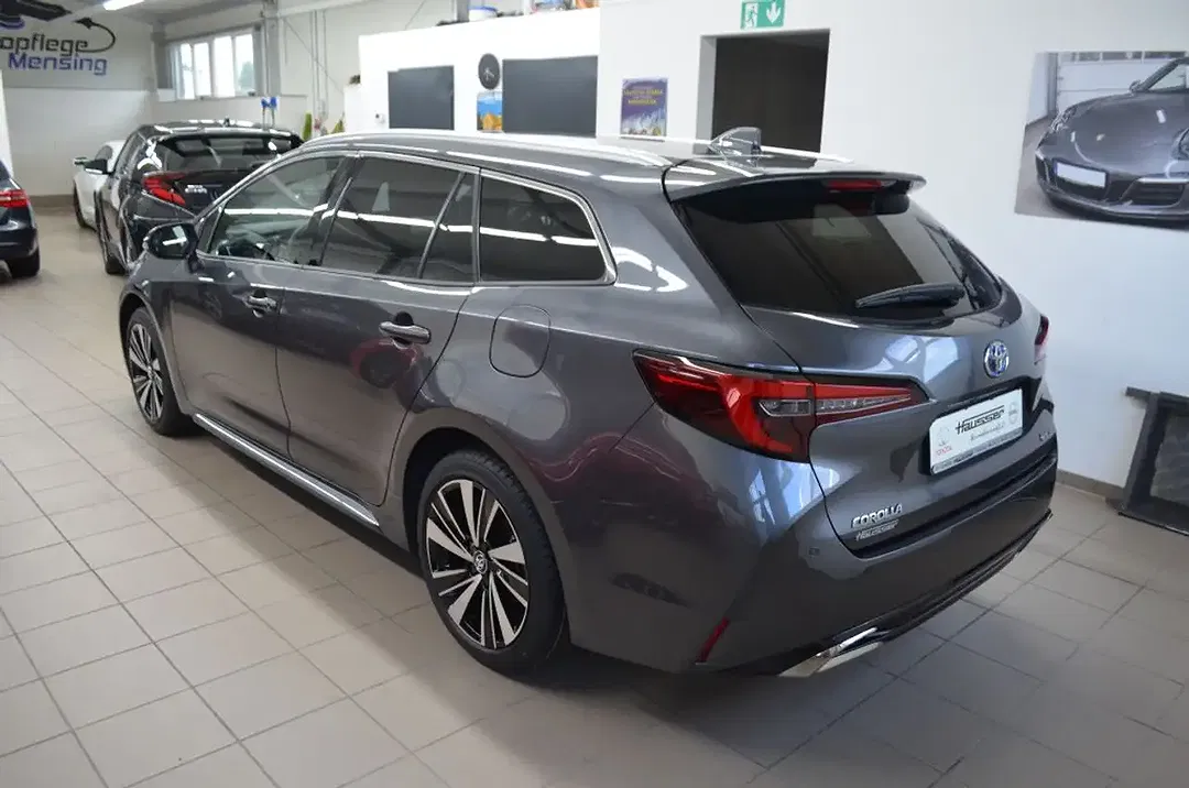 Toyota Corolla - Thumbnail 6