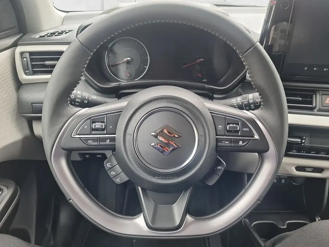 Suzuki Swift - Thumbnail 10