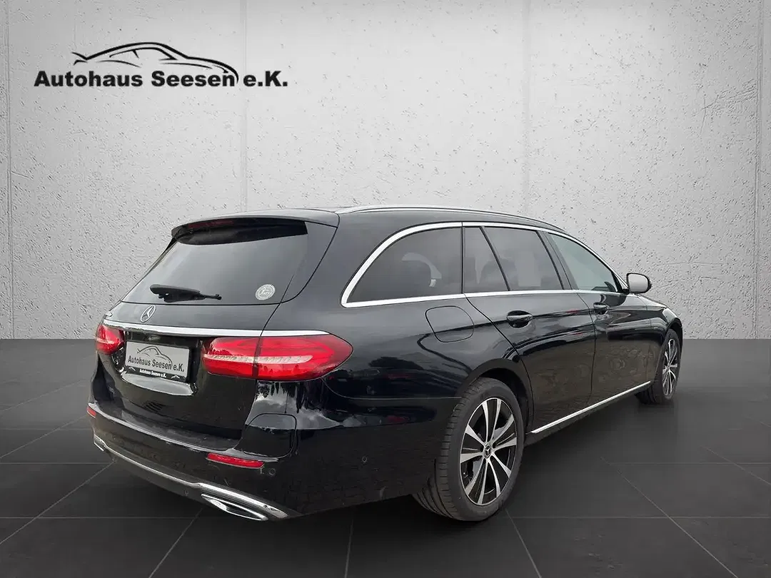 Mercedes-Benz E 300 - Thumbnail 13