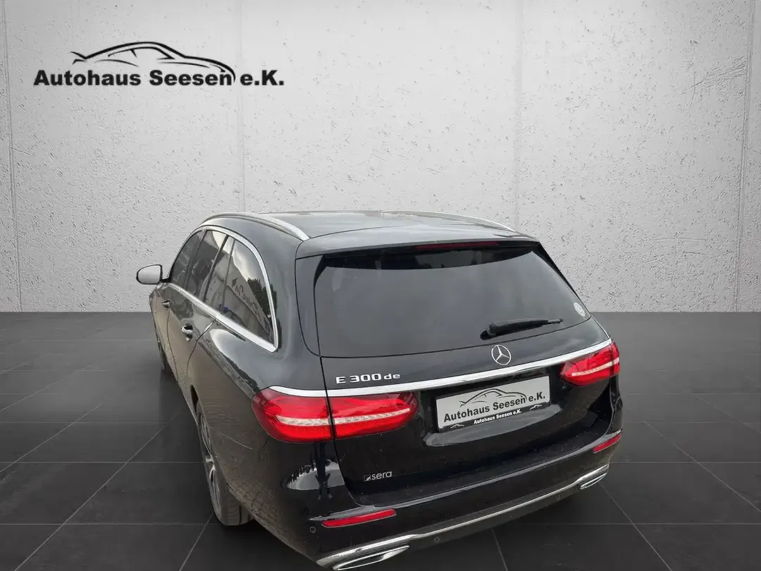 Mercedes-Benz E 300 - Thumbnail 14