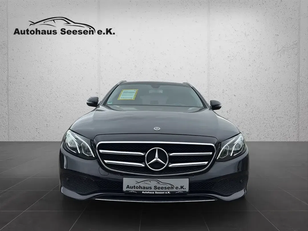 Mercedes-Benz E 300 - Thumbnail 2