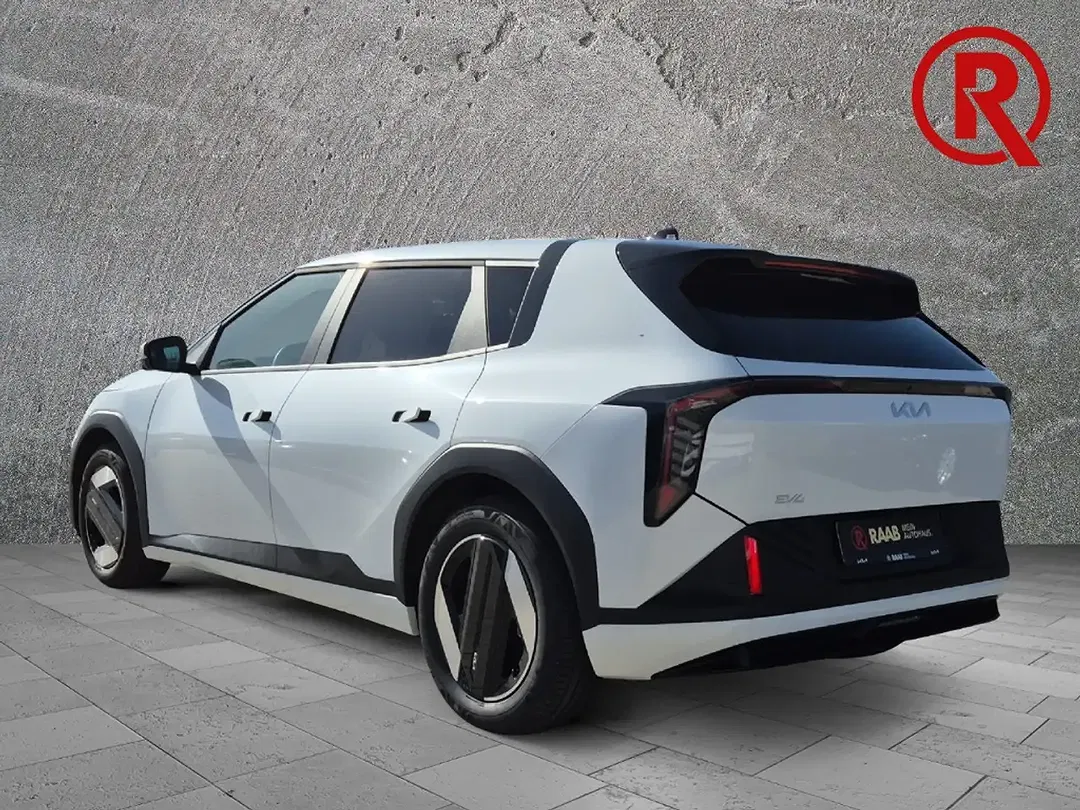 Kia EV4 - Thumbnail 4