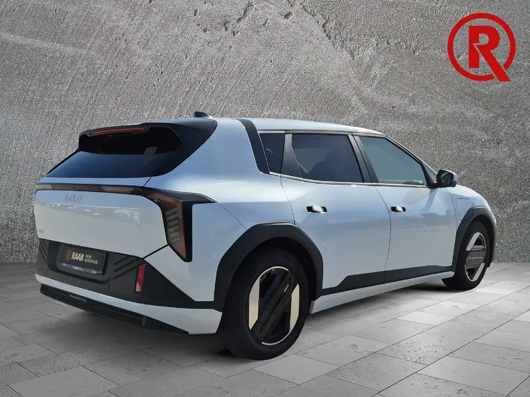 Kia EV4 - Thumbnail 6