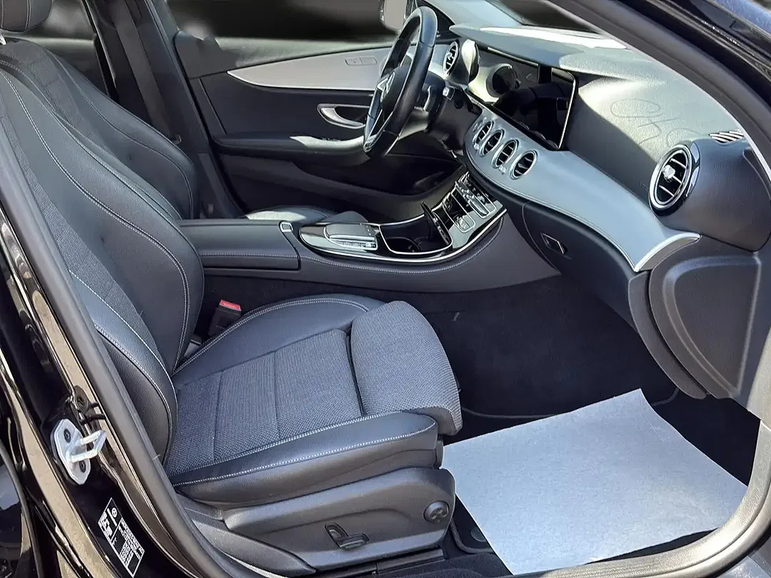 Mercedes-Benz E 300 - Thumbnail 13