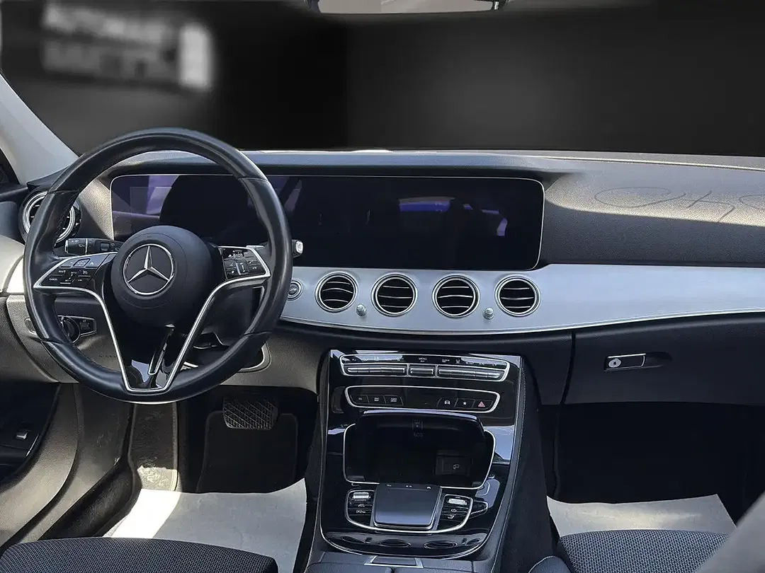 Mercedes-Benz E 300 - Thumbnail 15