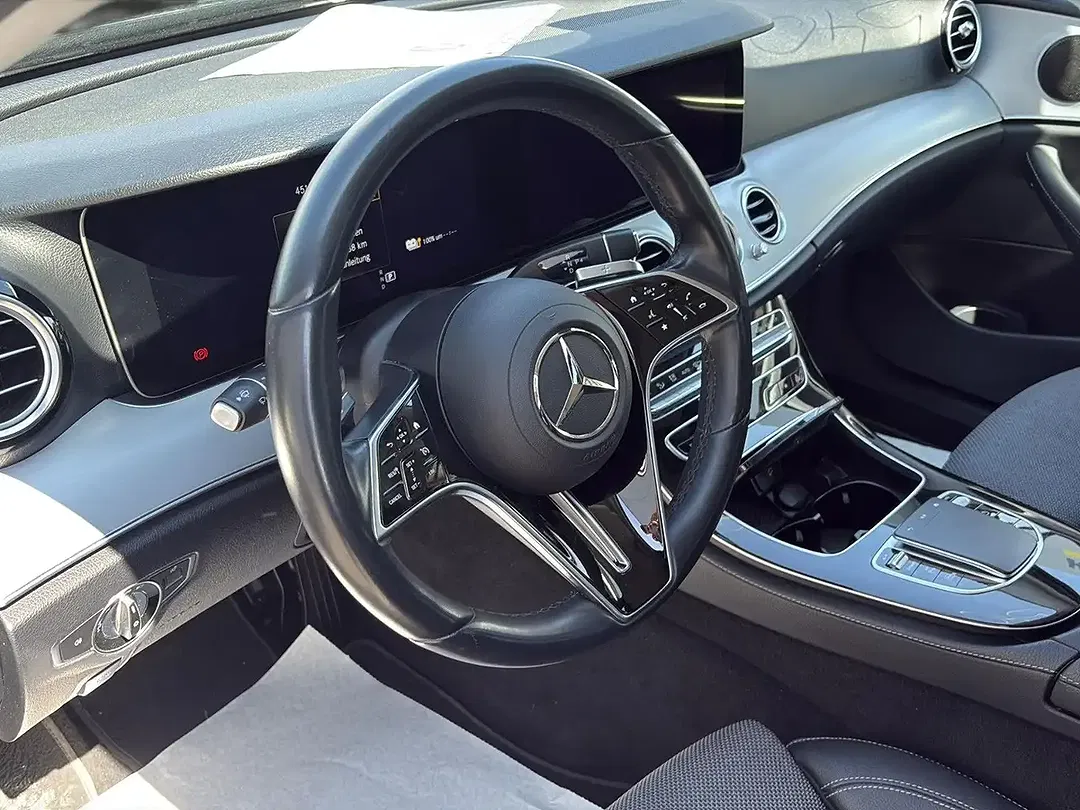 Mercedes-Benz E 300 - Thumbnail 17