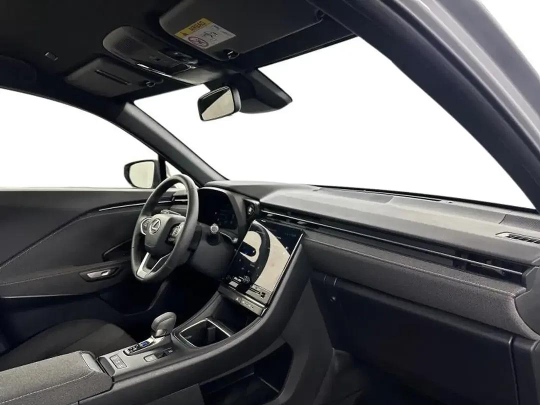 Lexus LBX - Thumbnail 6