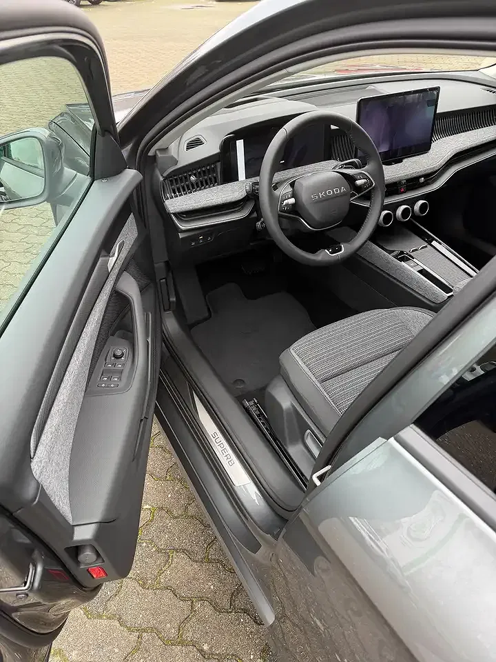 Skoda Superb - Thumbnail 10