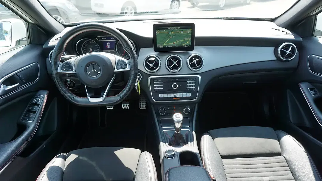 Mercedes-Benz GLA 200 - Thumbnail 10