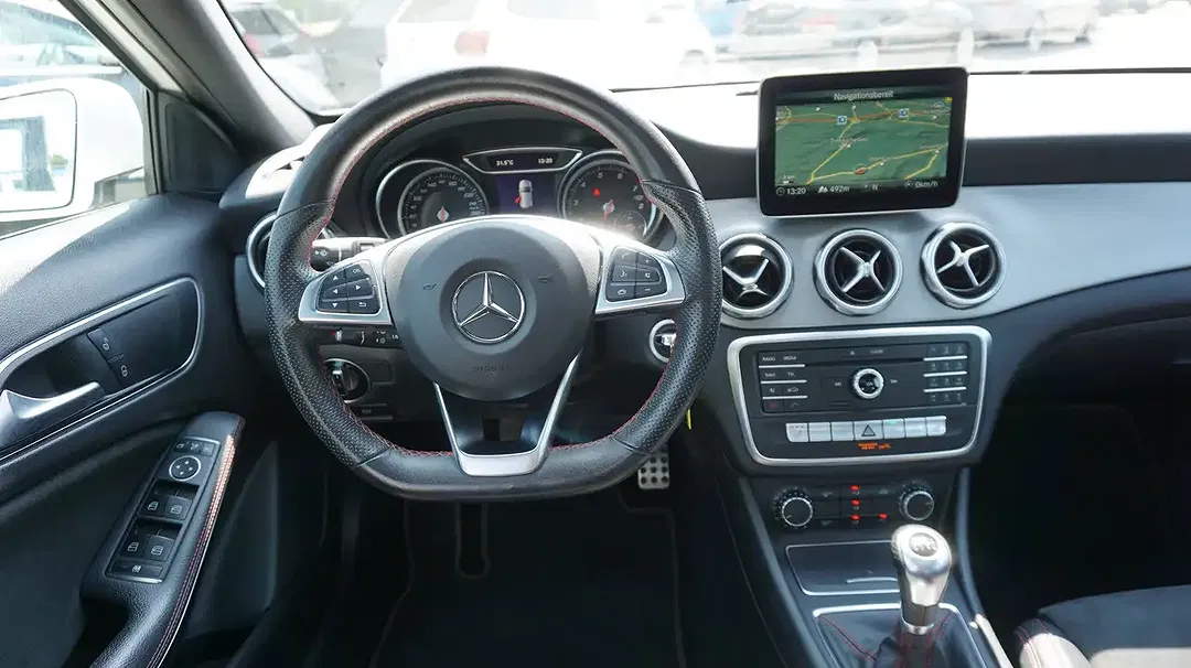 Mercedes-Benz GLA 200 - Thumbnail 11