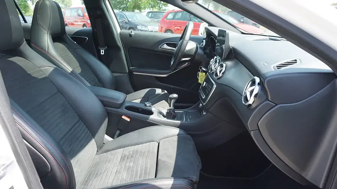 Mercedes-Benz GLA 200 - Thumbnail 13