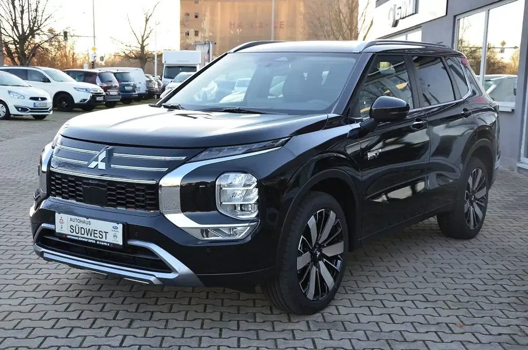 Mitsubishi Outlander - Thumbnail 2