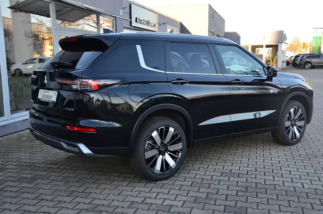 Mitsubishi Outlander - Thumbnail 5