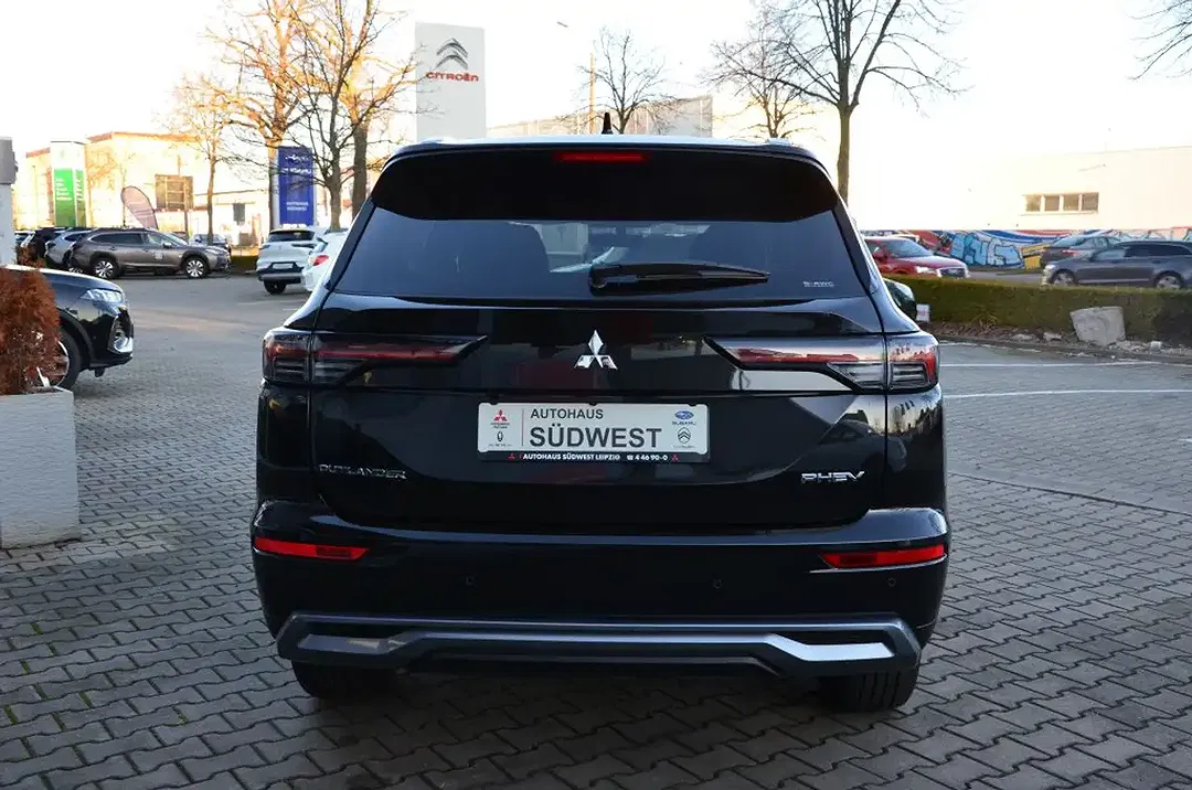 Mitsubishi Outlander - Thumbnail 6