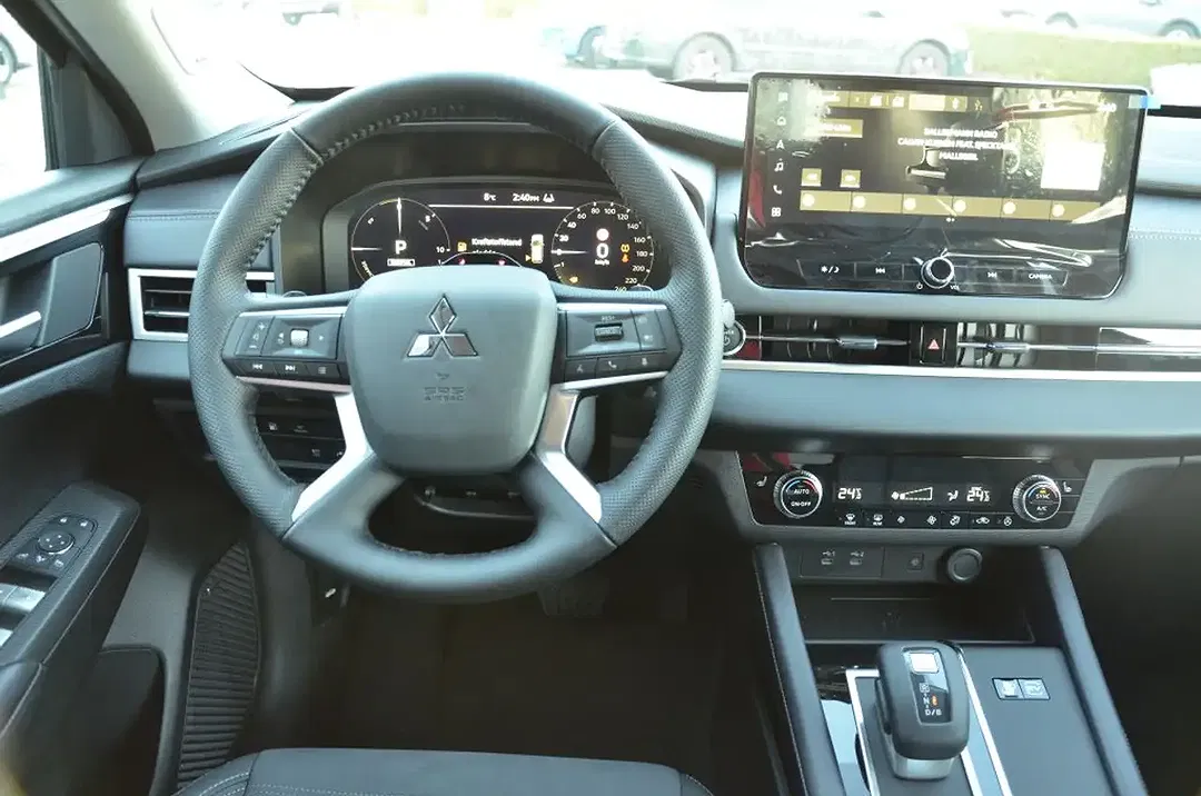 Mitsubishi Outlander - Thumbnail 7
