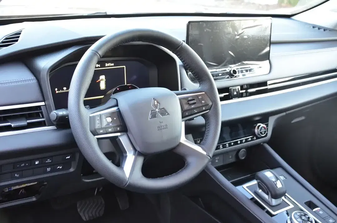 Mitsubishi Outlander - Thumbnail 8