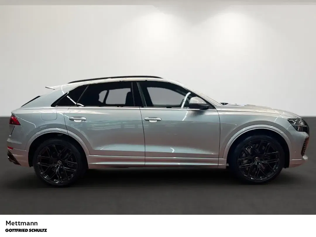 Audi RS Q8 - Thumbnail 3