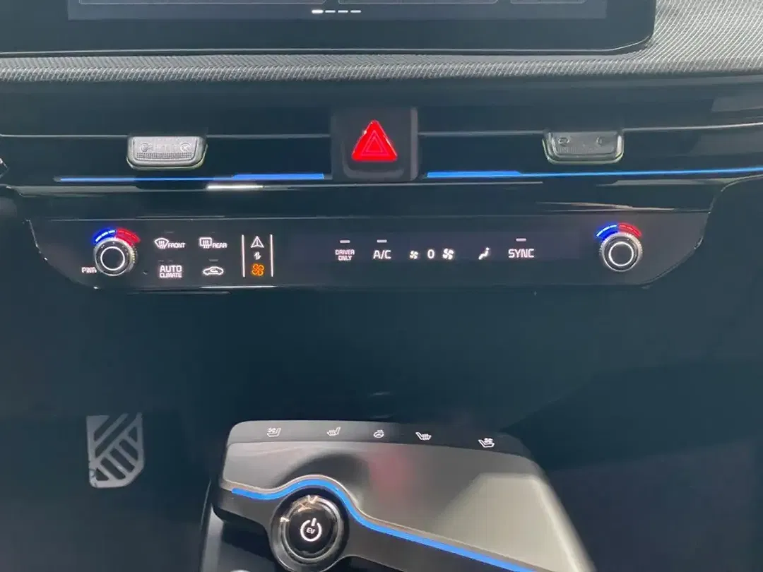 Kia EV6 - Thumbnail 12