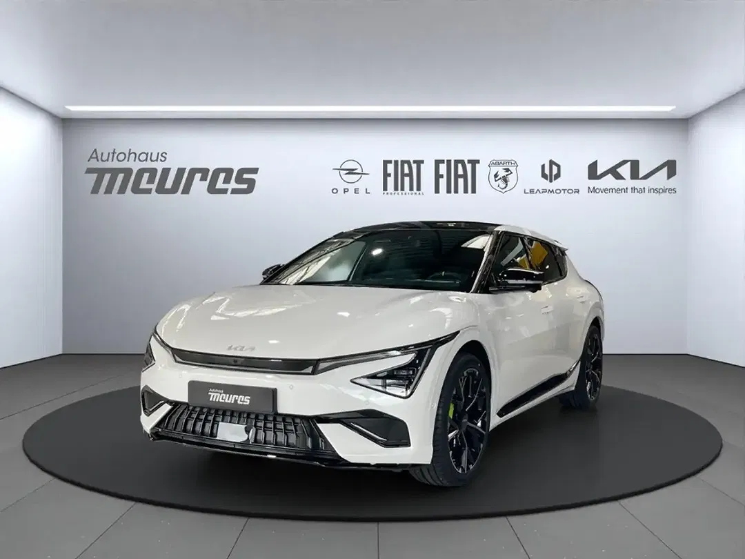Kia EV6 - Thumbnail 2