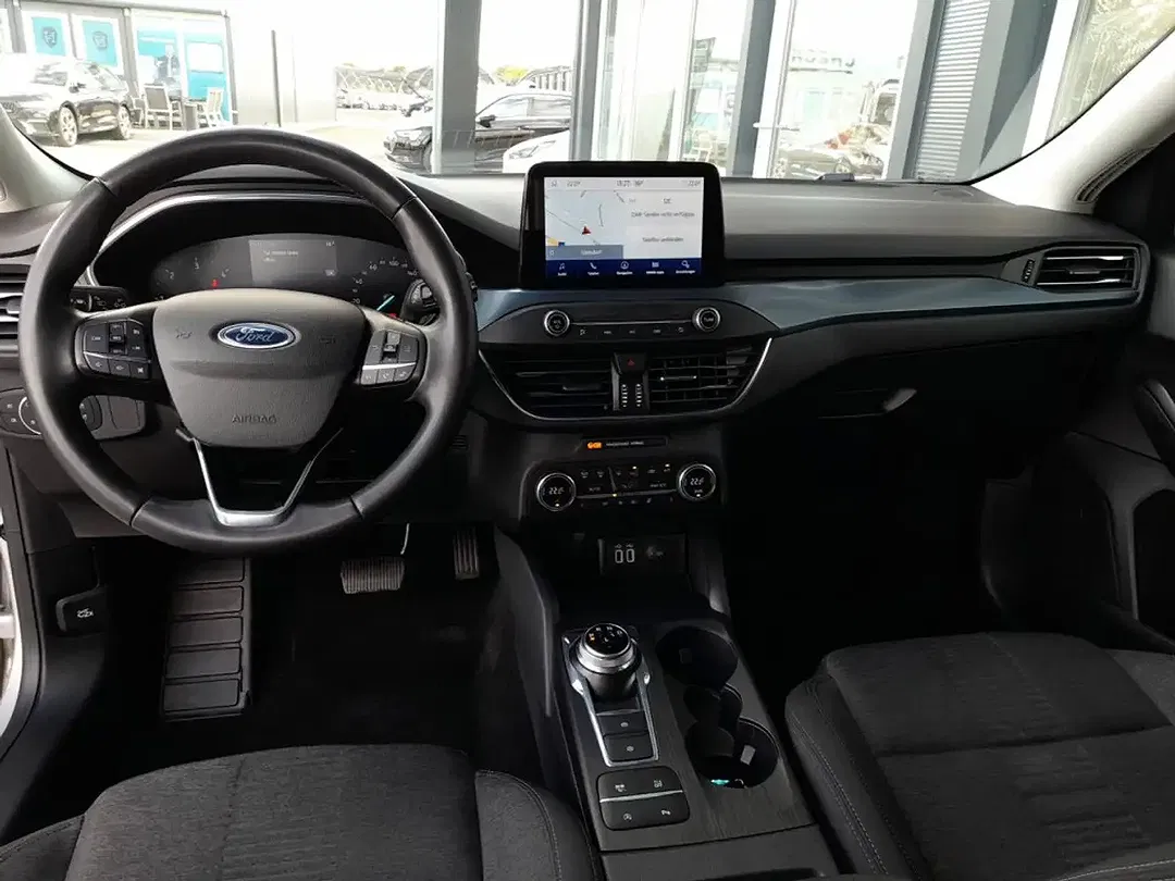 Ford Focus - Thumbnail 3