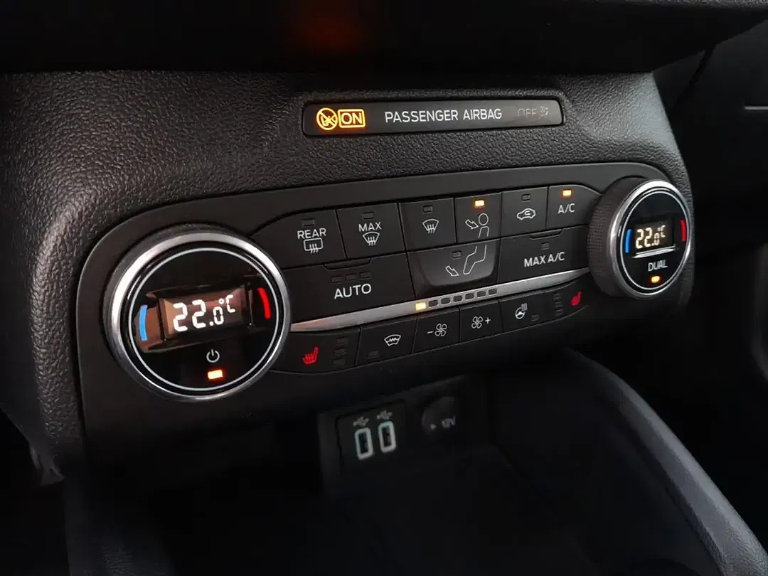 Ford Focus - Thumbnail 6