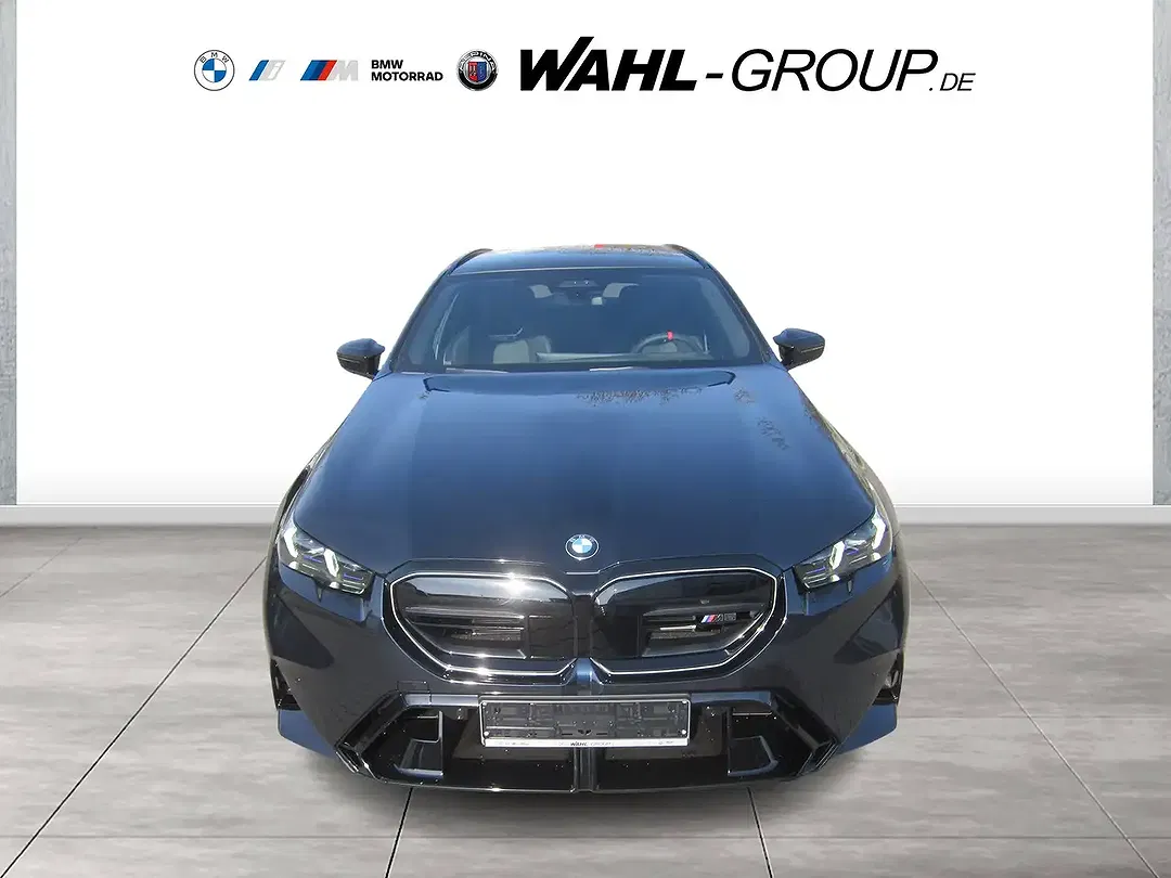 BMW M5 - Thumbnail 3