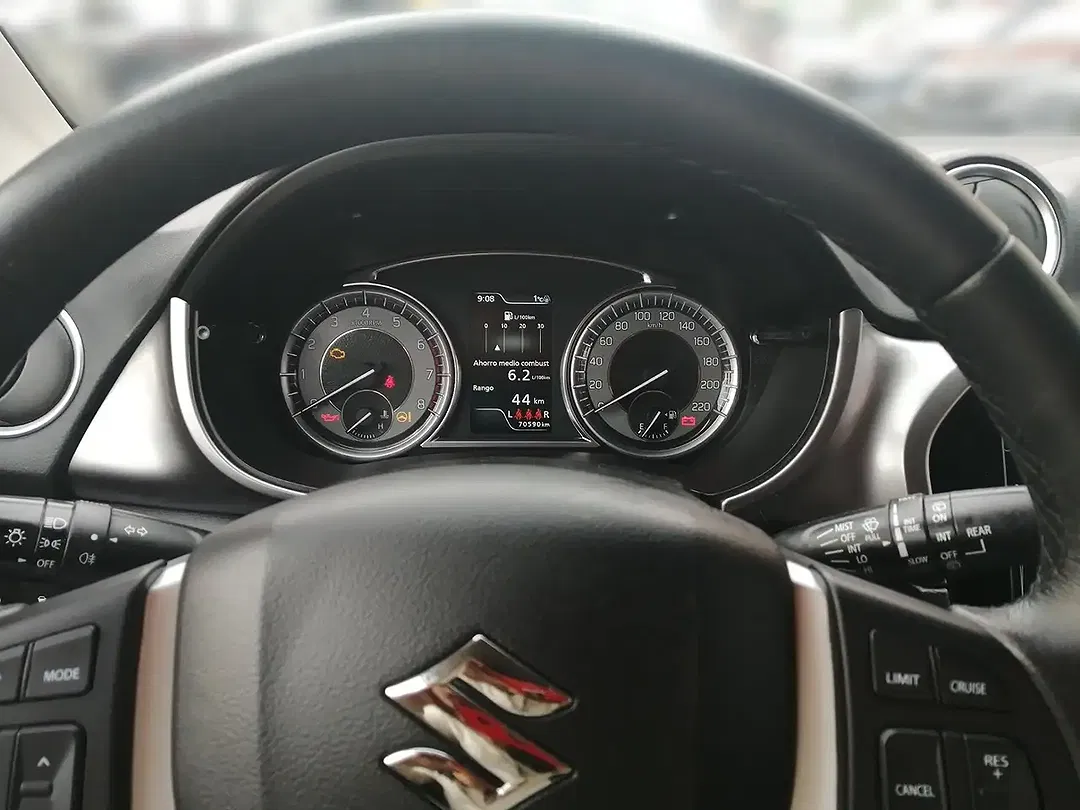 Suzuki Vitara - Thumbnail 5