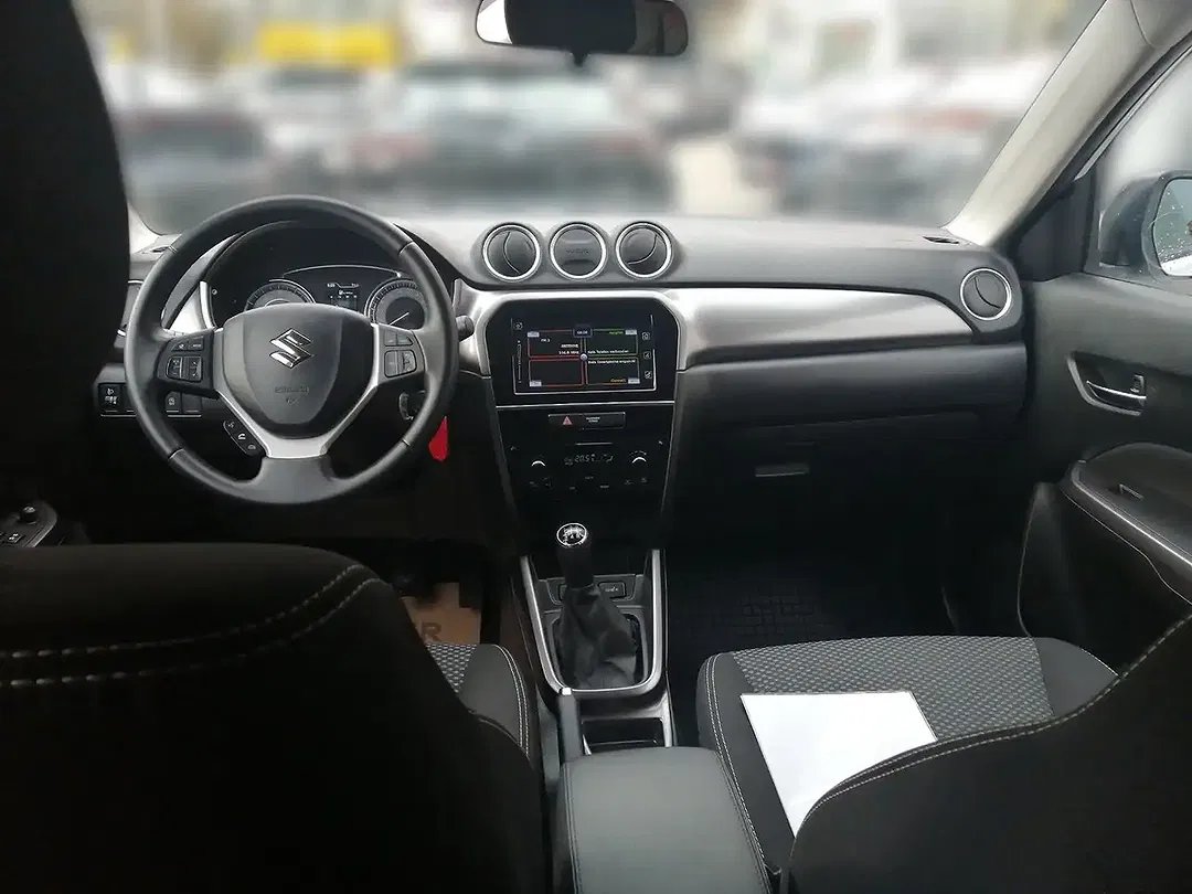 Suzuki Vitara - Thumbnail 8
