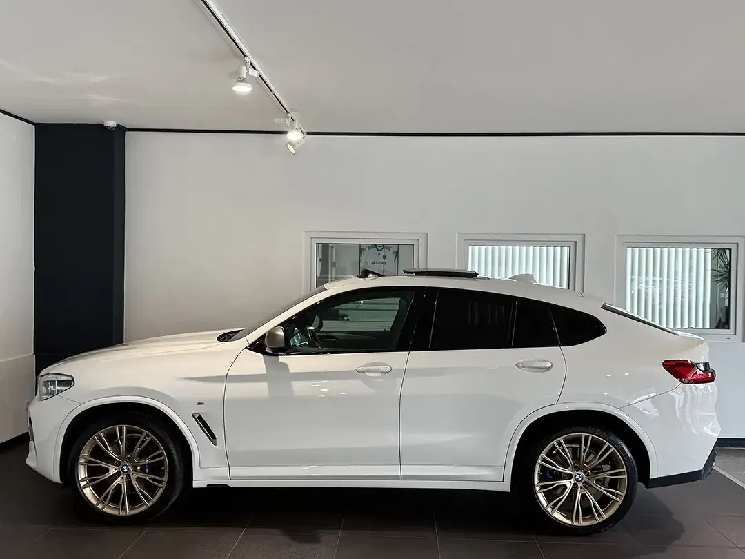 BMW X4 M - Thumbnail 2